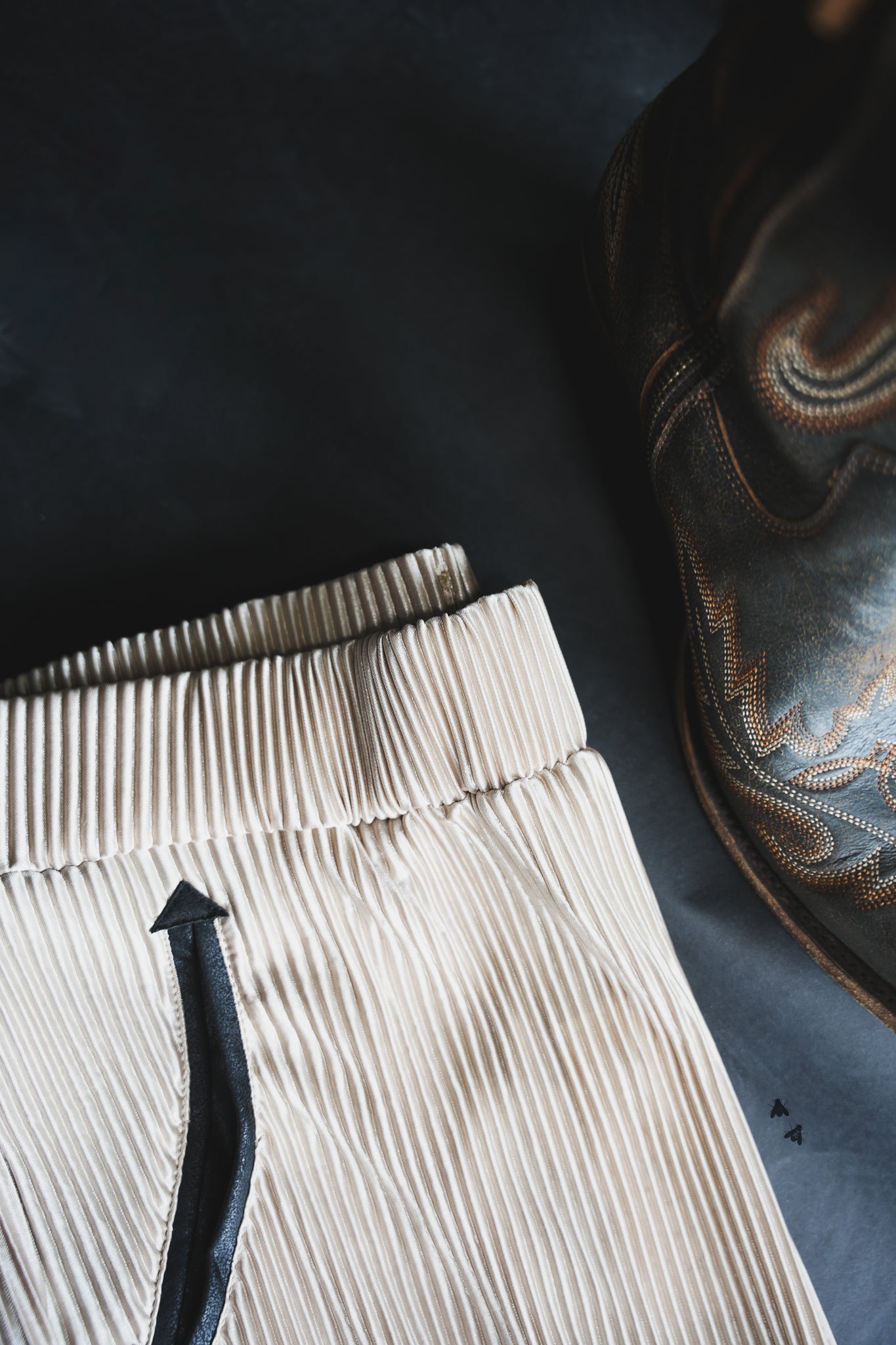 PONY UP PLISSE PANT * TAUPE