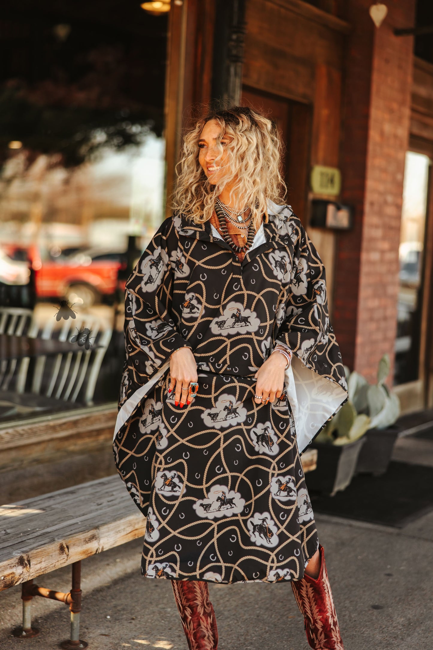PALUXY PONCHO *BUCK OFF