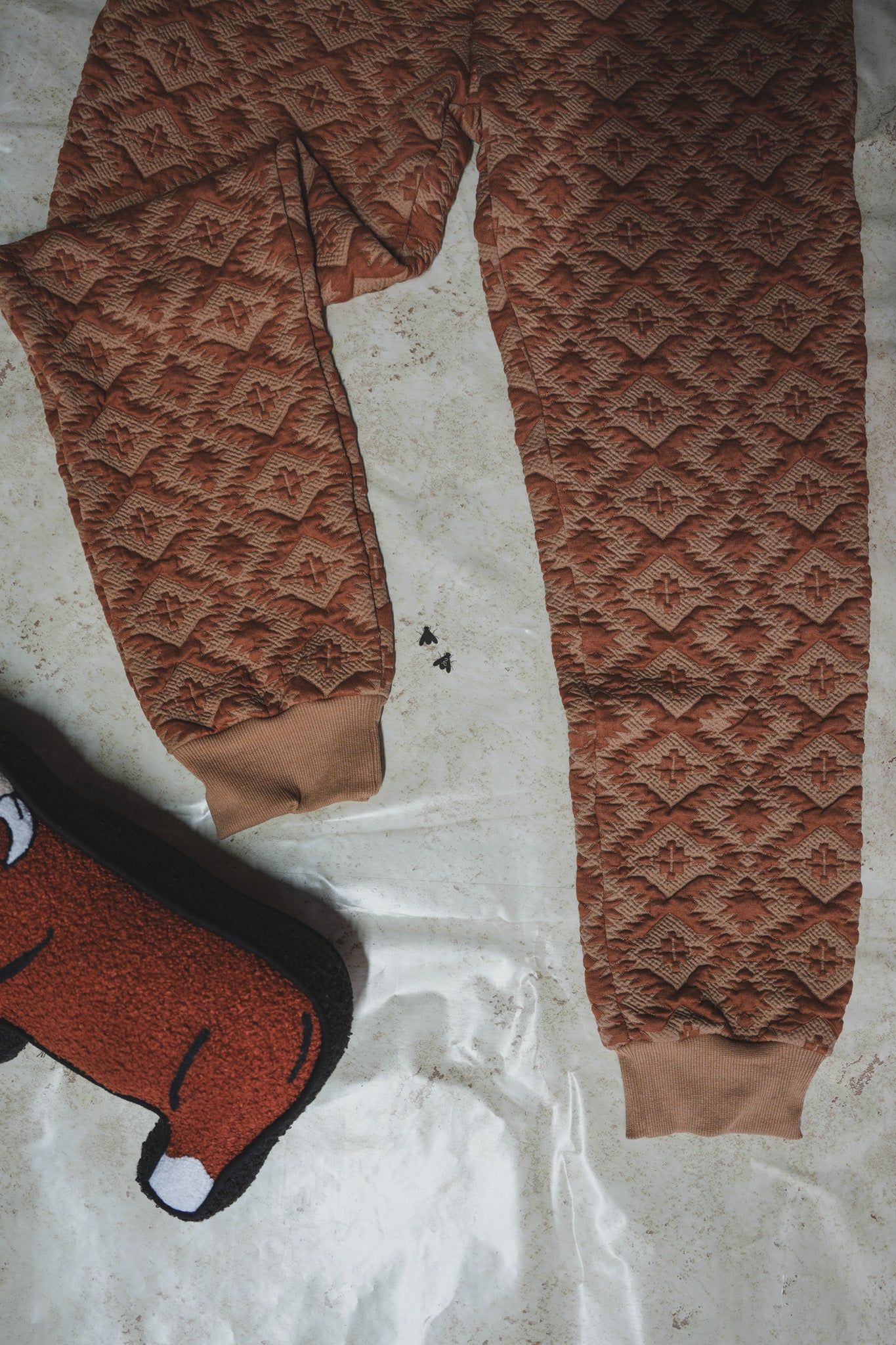 < $5 !  - COMFY CROSSFIRE JOGGERS