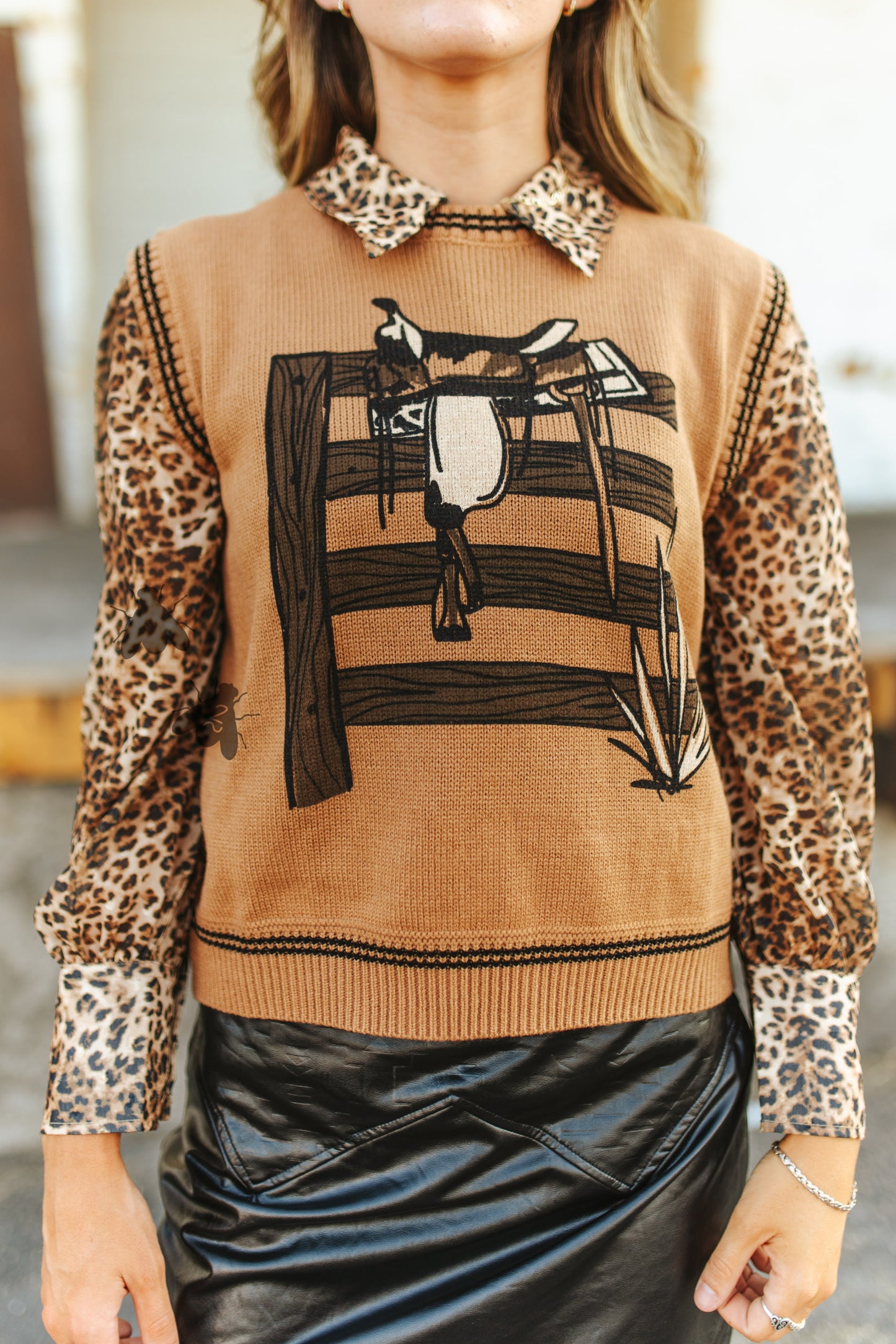 LAREDO VEST* SADDLE