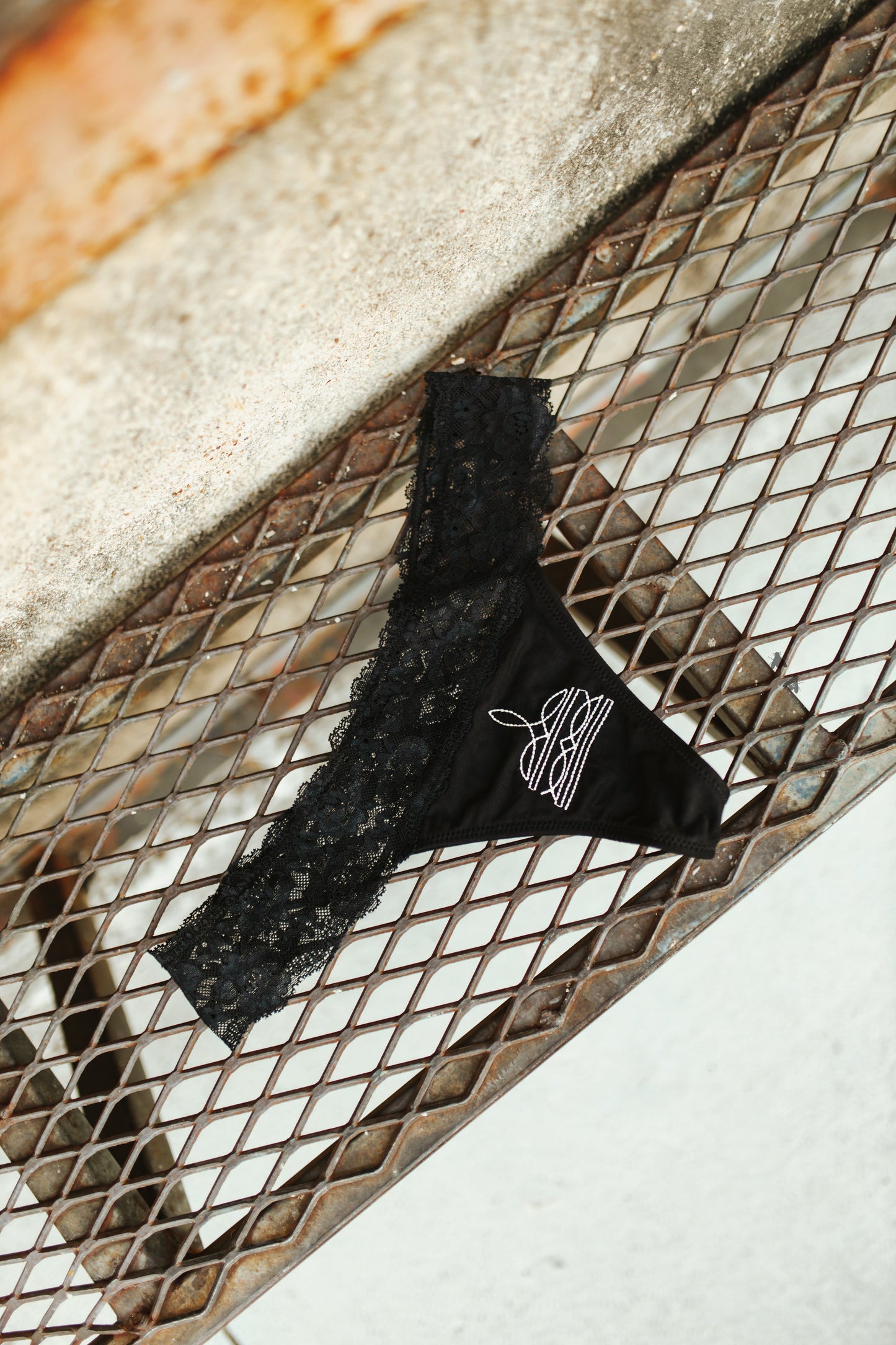 *** INV ISSUES -BARE NECESSITIES *BOOT STITCH